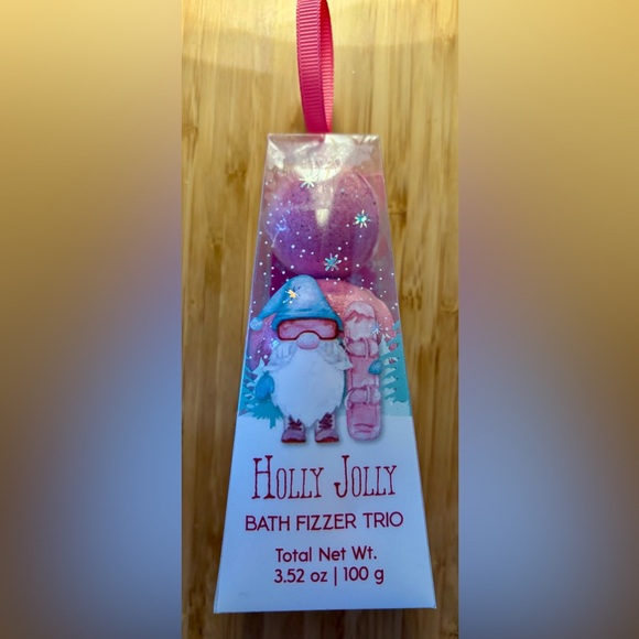 Bath Fizzers and Winter Snoopy Magnetic Notepad - Picture 2 of 5